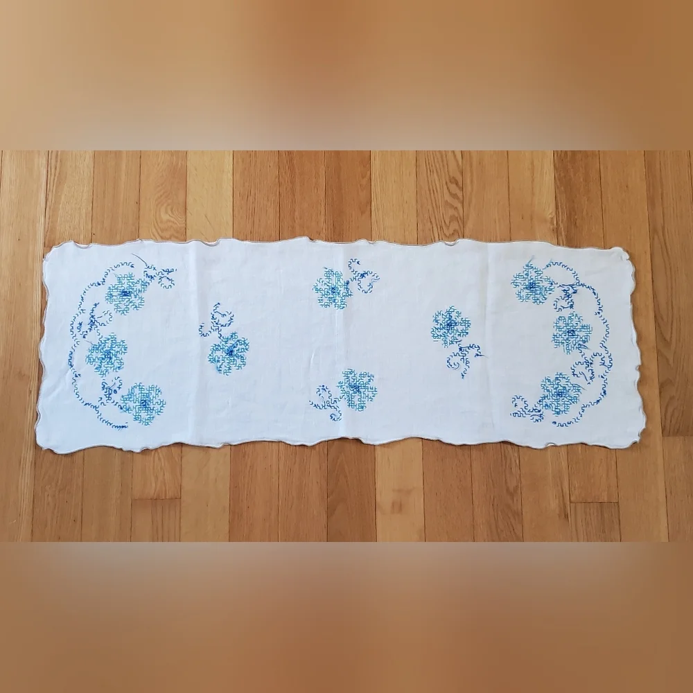 Vintage Embroidered‎ Blue & White Linen Table Runner